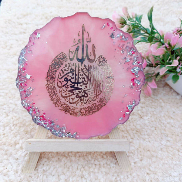 Resin frame customized with the Ayatul Kursi verse, featuring intricate Quranic calligraphy. The handmade frame is designed for home decor, adding elegance and a spiritual touch to any room.